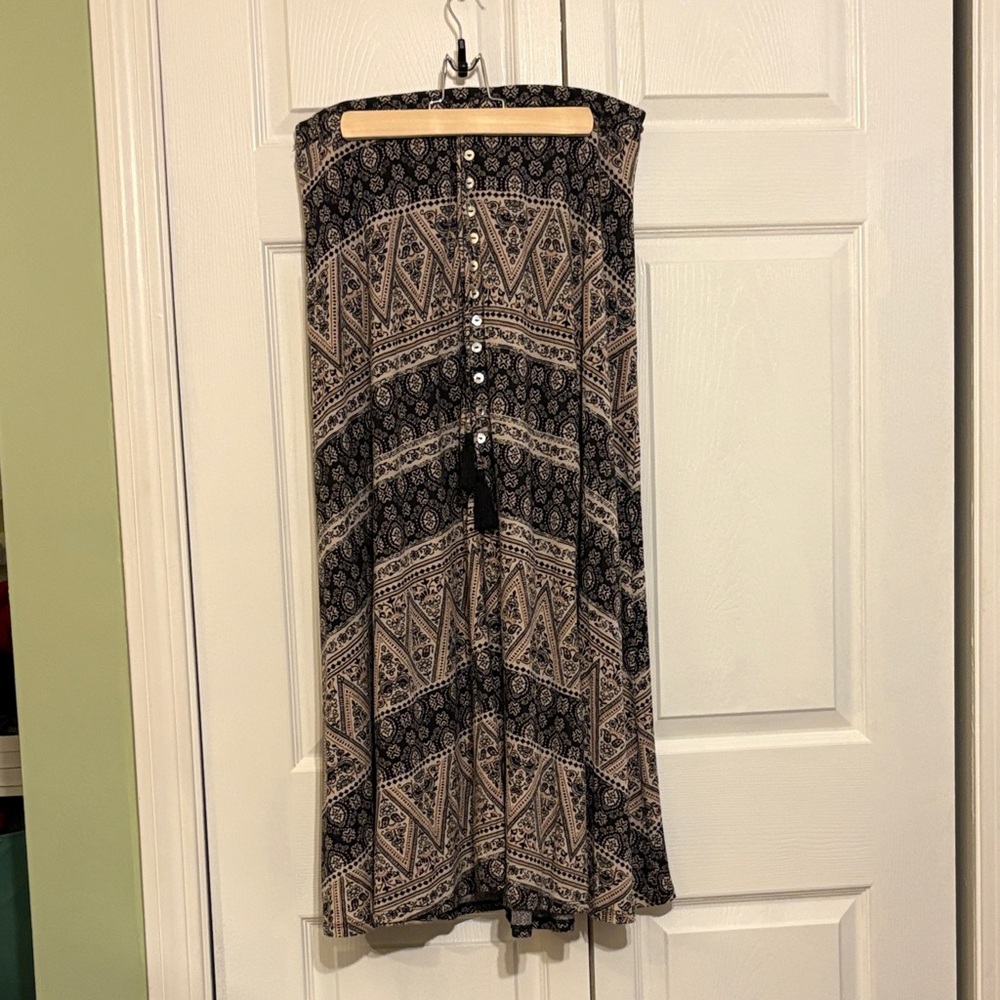 New Directions Black and Tan Boho/Aztec Maxi Skirt. Size Large NWOT